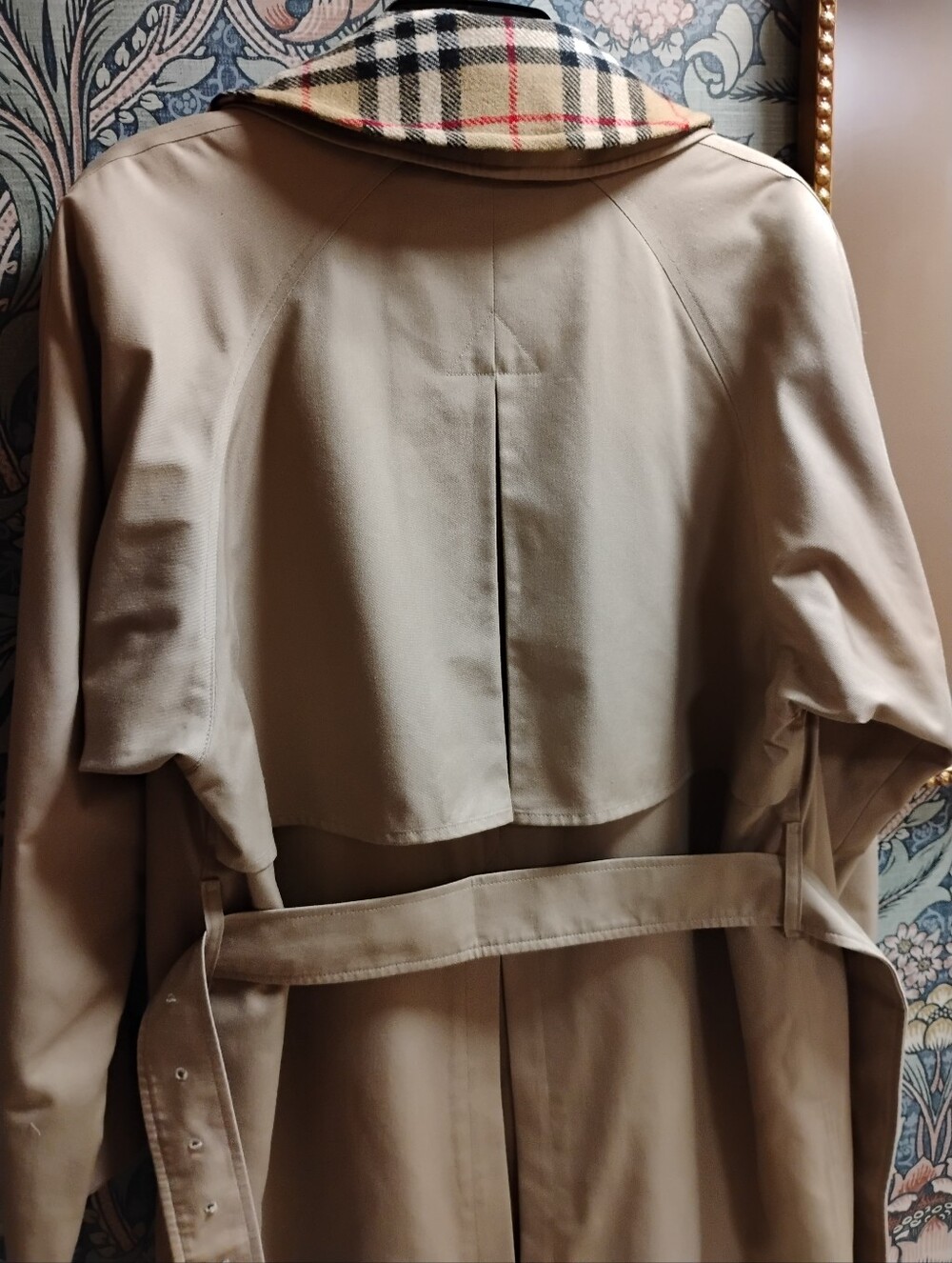 Vintage Burberry Trench Coat with Removable Collar, And Removable Liner - Picture 4 of 9
